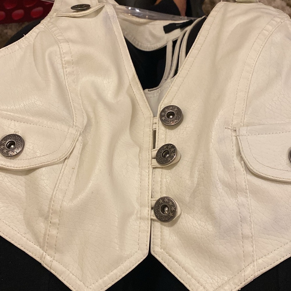 Backless Vest - Picture 4 of 4